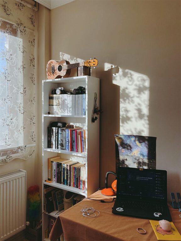 How to Create a Comfortable Home Workspace for Hobbies and Learning
